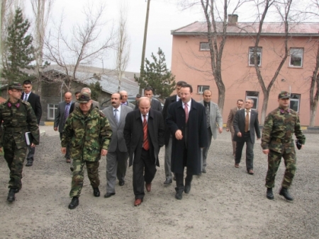 Erzurum Valisi ilçe turunda 1