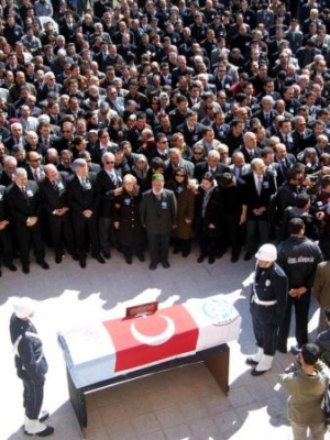 Rektörü binler uğurladı!.. 2