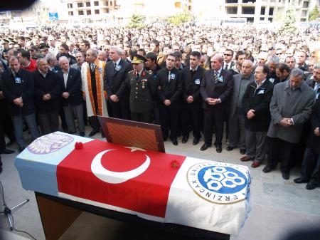 Rektörü binler uğurladı!.. 5