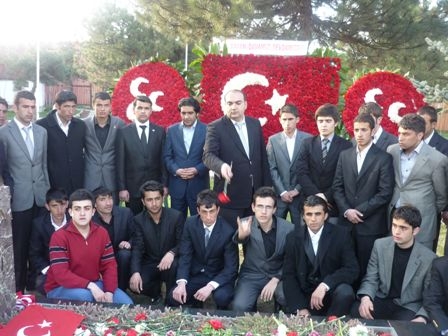Türkeş'in mezarında büyük buluşma 3