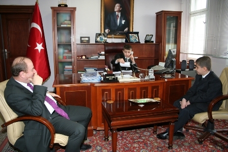Vali okuluna üst geçit istedi 1