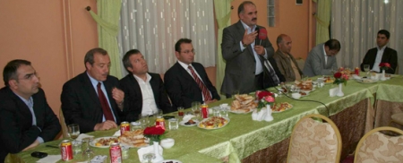 Cengiz, yediriyor ve çimdiriyor! 2