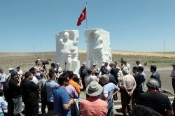 Büyük katılımlı anma başladı 3