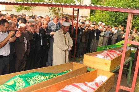Orada Bir köy Var Uzakta!... 12
