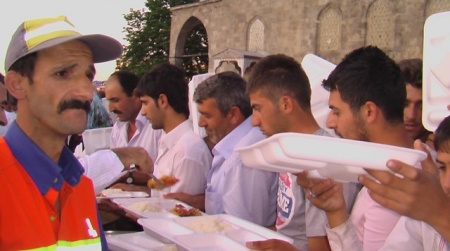 İftar cadırı akına uğradı! 2