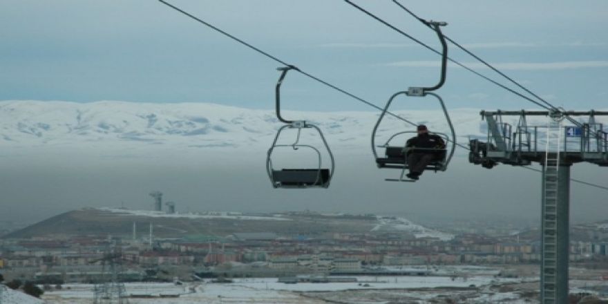 Erzurum hastaneye koşuyor!