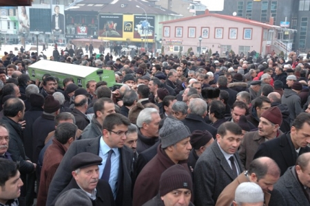 Türkü Paşa'yı yüzler uğurladı! 3