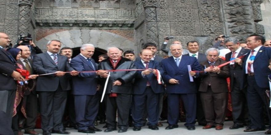 Türk Şöleni Erzurum'da Başladı!