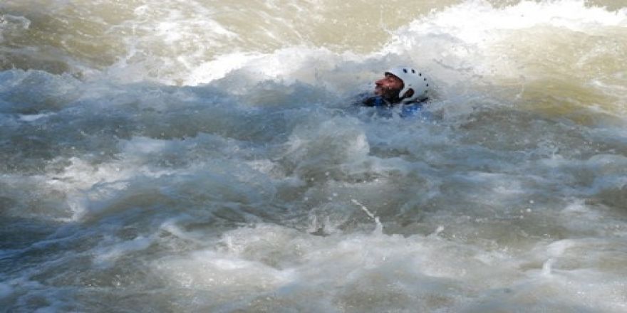 Rafting Yaparken Ölümle Pençeleşti