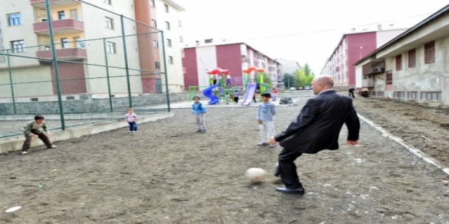 Çocuklar gibi şendi!