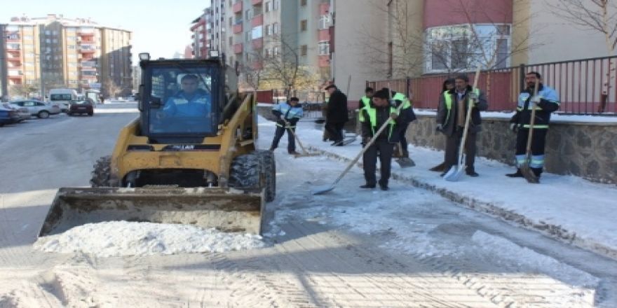 24 saat kar temizliği!