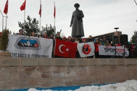 Dağcılar kış eğitimi için Erzurum'da 1