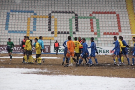 YAKUTİYESPOR: 2 ARHAVİSPOR: 2 1