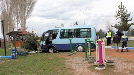 Erzurum'da trafik kazası! 9
