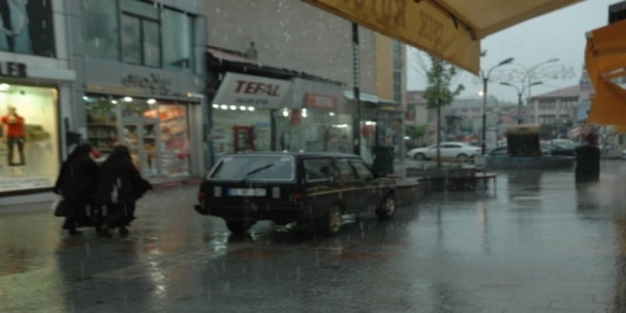 Yağmur Erzurumlulara zor anlar yaşattı