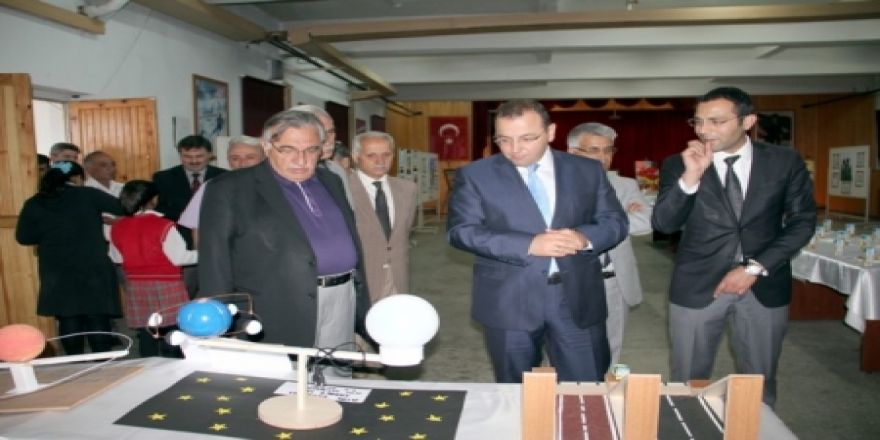 Oltulu öğrencilerden yıl sonu sergisi