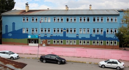 Büyükşehir okul duvarlarını boyuyor 2