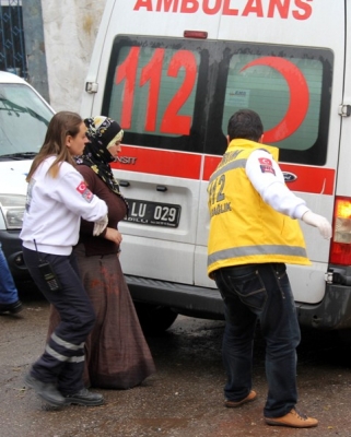 Çocuklarının gözü önünde bıçakladı 1