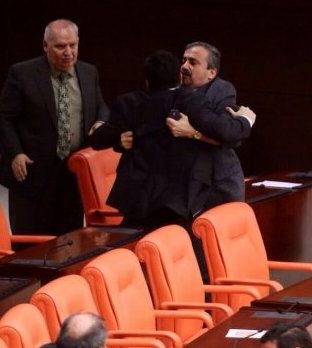 BDP'li vekil ve AKP'li Akdağ kavga etti! 5