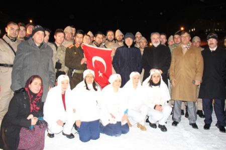 Erzurum'da donduran anma! 7