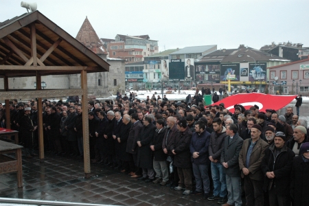 Akyıldız için cenaze namazı kılındı 2