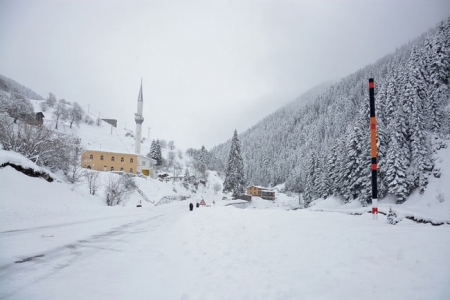 Rize-Erzurum karayolu çocuklara kaldı 3