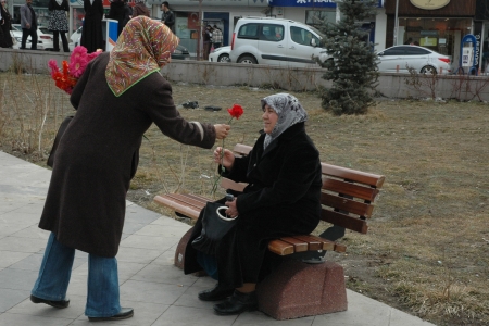 Yakutiye'den kadınlara çiçek 2