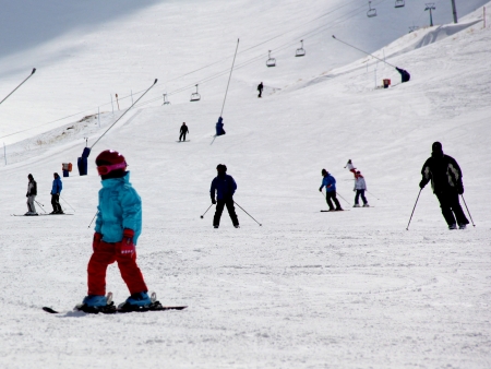 Erzurum'da Nisan ayında kayak keyfi 1
