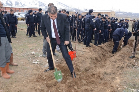 Erzurum Polisi fidan dikti 1