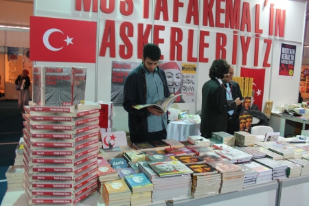 Erzurum Kitap fuarında şok kitap! 3
