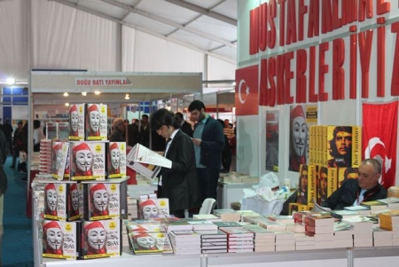 Erzurum Kitap fuarında şok kitap! 4