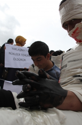 Katliamları tiyatro ile protesto ettiler 1