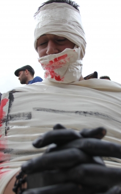 Katliamları tiyatro ile protesto ettiler 2