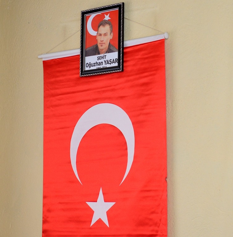 Vali Azizoğlu, 15 Temmuz Demokrasi Şehidi Oğuzhan Yaşar’ın ailesini ziya 1