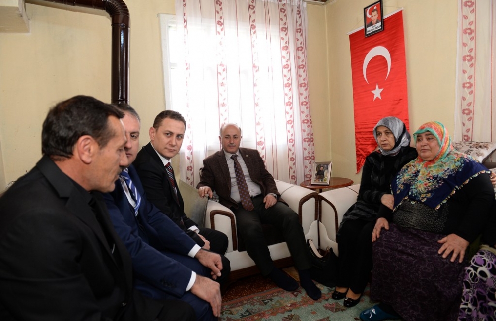 Vali Azizoğlu, 15 Temmuz Demokrasi Şehidi Oğuzhan Yaşar’ın ailesini ziya 5