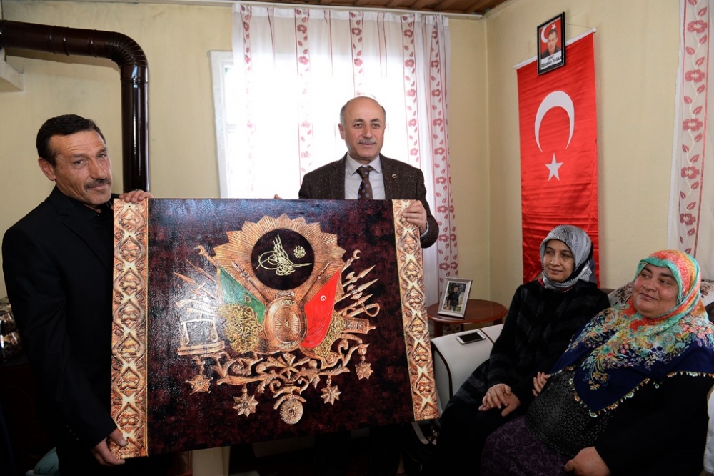 Vali Azizoğlu, 15 Temmuz Demokrasi Şehidi Oğuzhan Yaşar’ın ailesini ziya 6