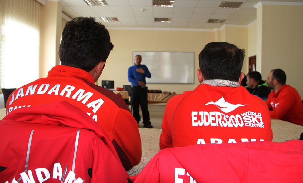 AFAD Erzurum’dan Zirvede Çığ Eğitimi 1
