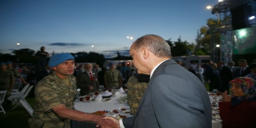 Cumhurbaşkanı Erdoğan, Kayseri’de komandolarla iftara katıldı
