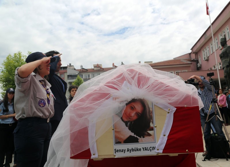 'Aybüke Öğretmen'e duvaklı veda Bakan Yılmaz bile ağladı 12