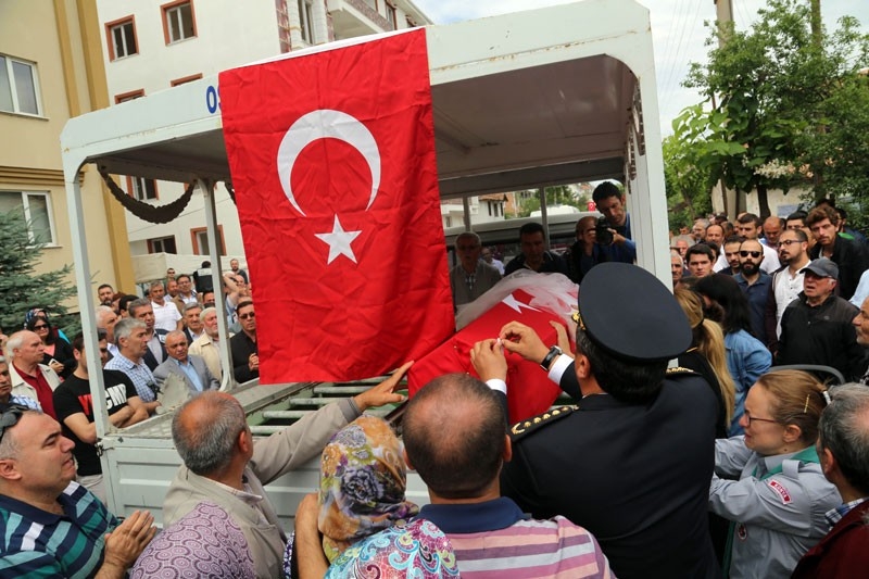 'Aybüke Öğretmen'e duvaklı veda Bakan Yılmaz bile ağladı 13