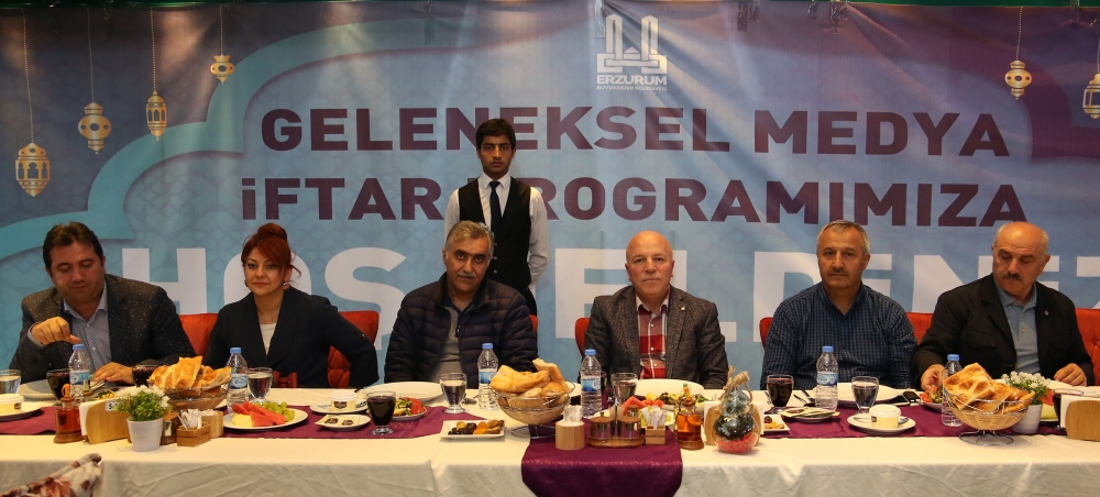 Başkan Sekmen iftarda gazetecilerle buluştu 3