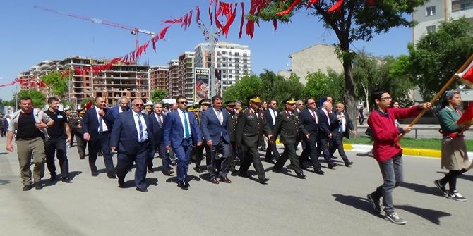 Atatürk'ün Erzurum'a gelişinin 98. yıl dönümü 1