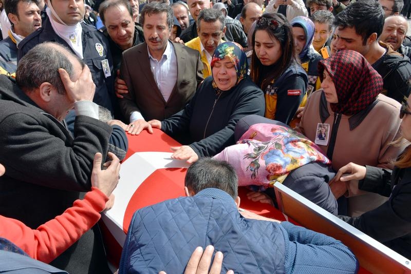 Şehit Umke Görevlisini Binlerce Erzurumlu Uğurladı 6
