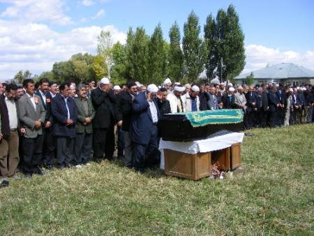 Hınıs’ta Kubbe tepeye gömüldü!.. 2