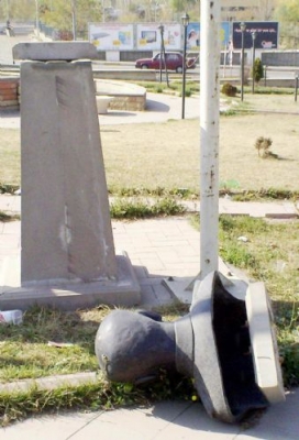 Erzurum'da Ata'ya saldırdılar! 3