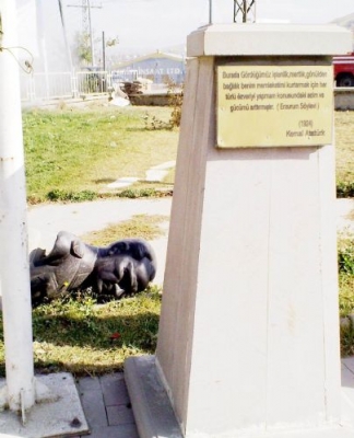 Erzurum'da Ata'ya saldırdılar! 4