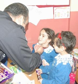 Polis sınıflara böyle girdi!.. 4
