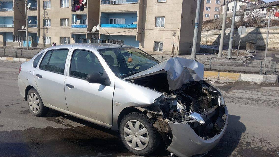 Aşkale’de maddi hasarlı trafik kazası