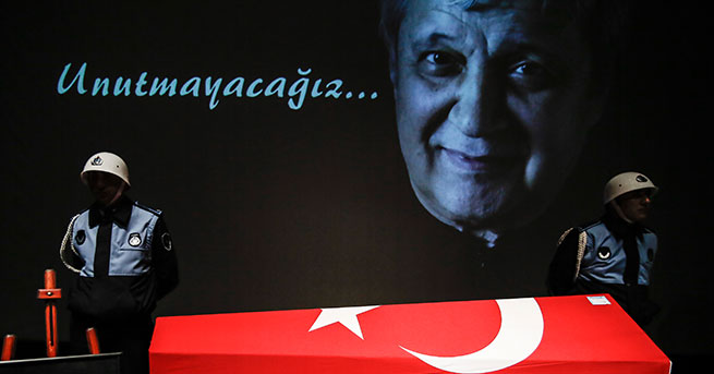 Usta oyuncu Halit Akçatepe'ye veda!