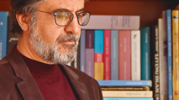 Yeni Şafak yazarı Akif Emre hayatını kaybetti